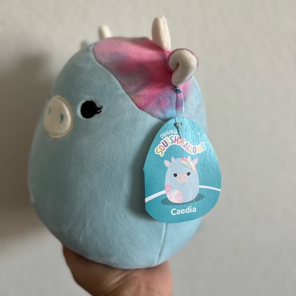 New Caedia the Cow Squishmallow - Picture 6 of 9